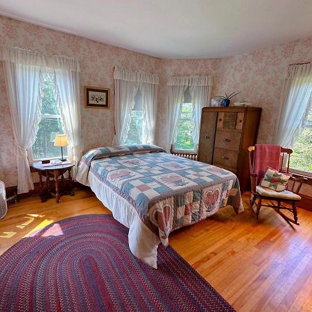 Private 2 Bedrooms And 1 Bathroom In Grand Victorian Home In The Heart Of The Whiite Mountains! Great Host Whitefield Exterior foto
