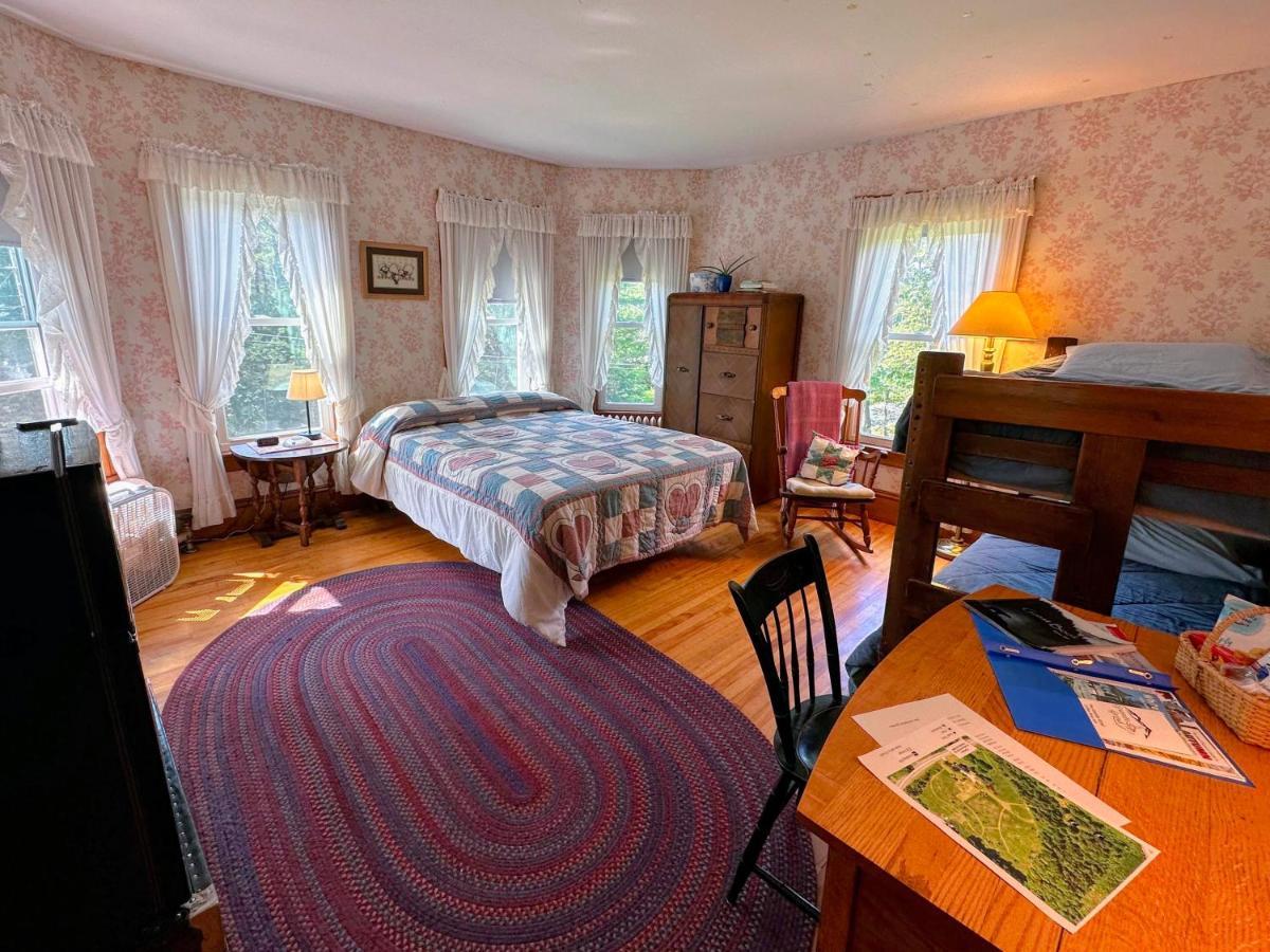 Private 2 Bedrooms And 1 Bathroom In Grand Victorian Home In The Heart Of The Whiite Mountains! Great Host Whitefield Exterior foto