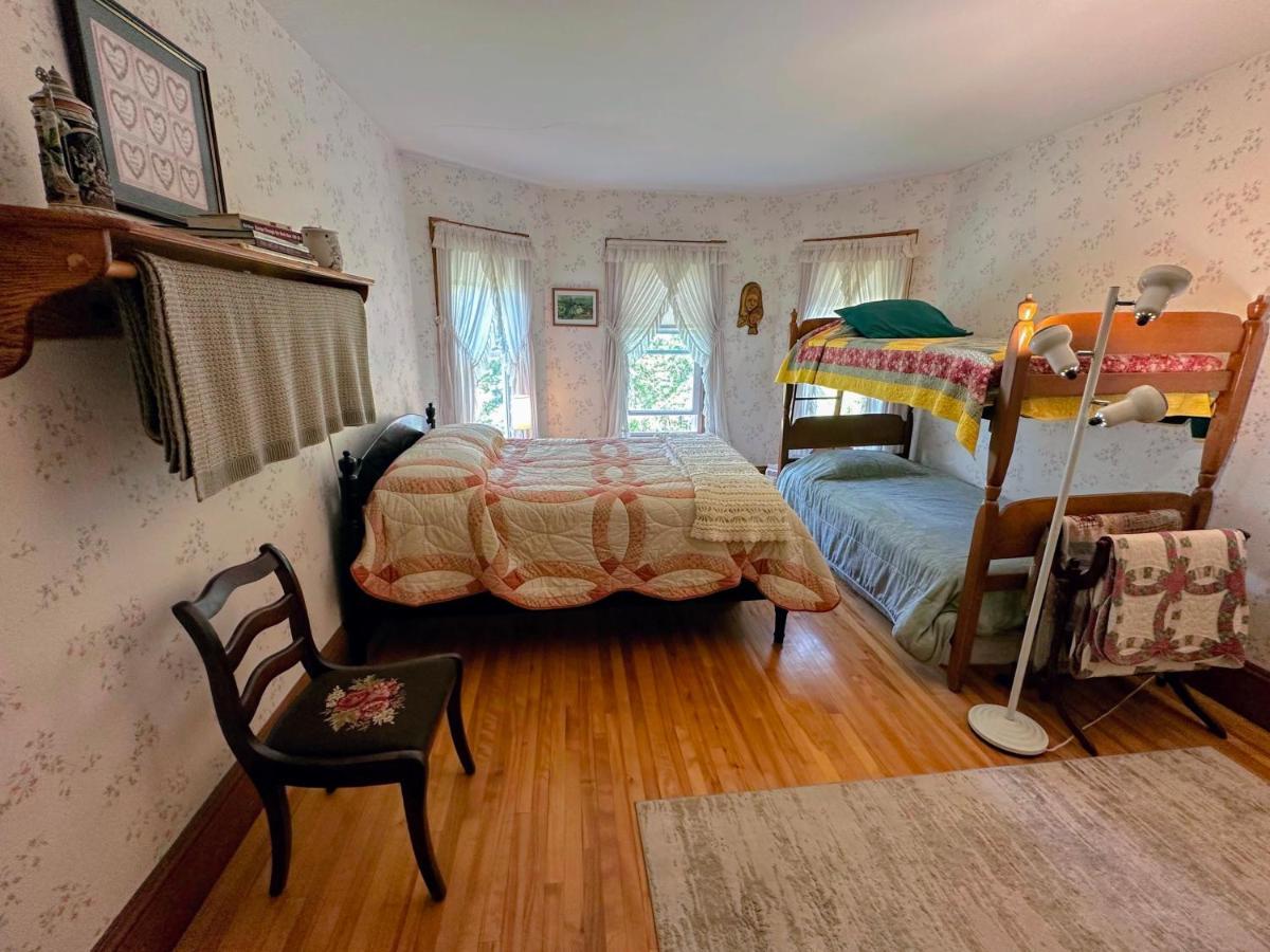 Private 2 Bedrooms And 1 Bathroom In Grand Victorian Home In The Heart Of The Whiite Mountains! Great Host Whitefield Exterior foto